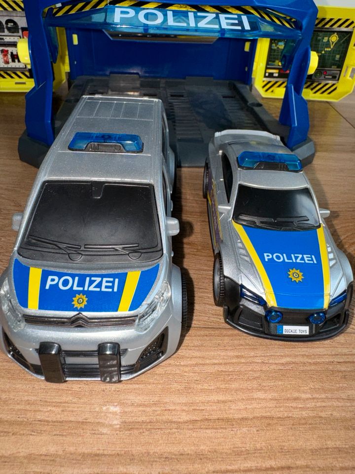 ⭐️ DICKIE Toys Polizeistation mit Sound inkl. zwei Polizeiautos in Bad Homburg