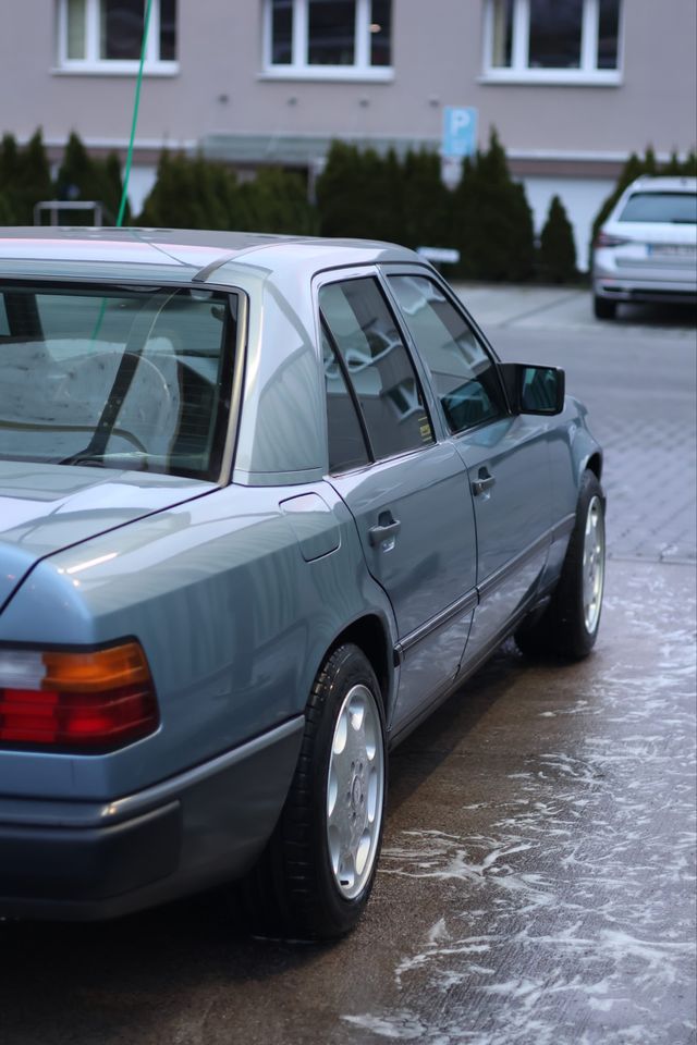 Mercedes-Benz W124 260E 1986 TÜV neu in Rostock