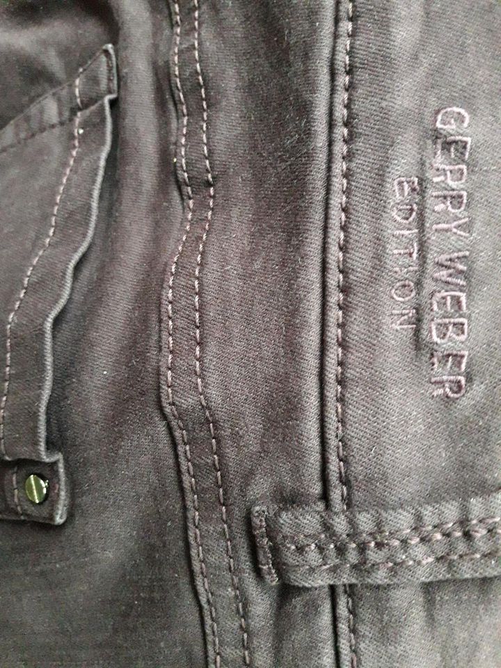 Damenhose Gerry Weber Gr. 40 in Angelburg