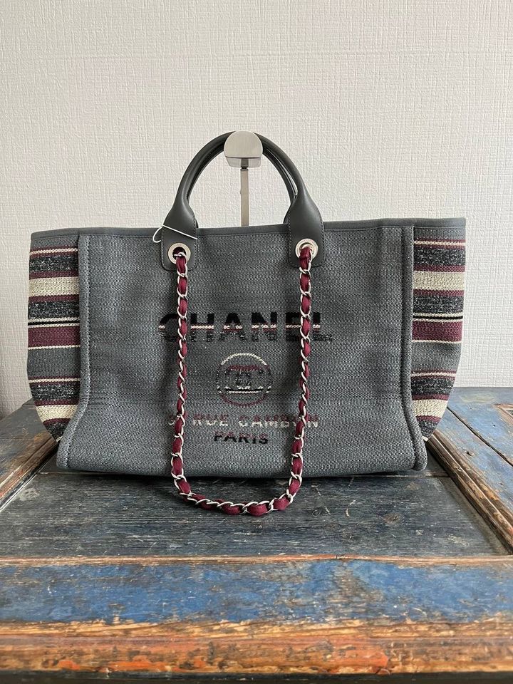 Chanel Deauville Shopper Hand Tasche grau rot beige creme in Aschaffenburg