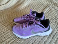 Nike Revolution Gr. 35,5 Hessen - Breuberg Vorschau