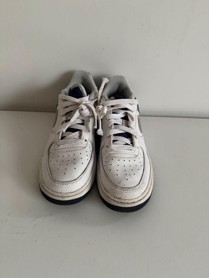 Nike Schuhe Kinder gr 37,5 in Weiden (Oberpfalz)