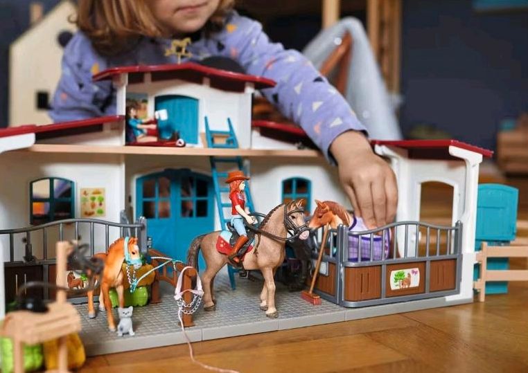 Schleich® HORSE CLUB, Reiterhof (42567) in Potsdam