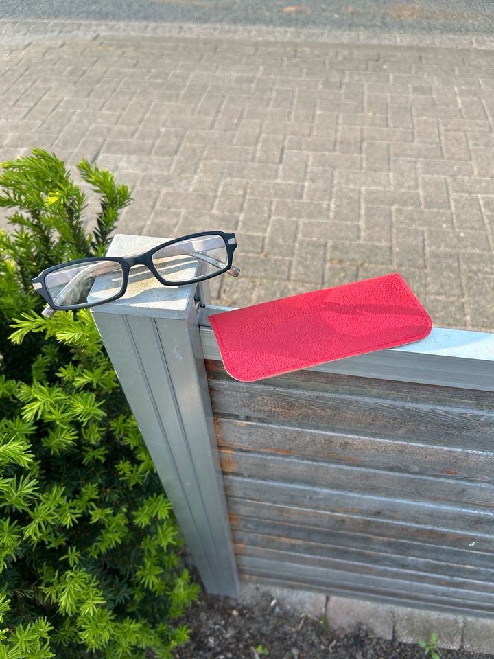Verloren - wer hat diese Brille in der Elastogranstraße verloren in Lemförde