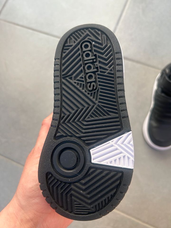 Adidas mid cut hoops 3.0 in München