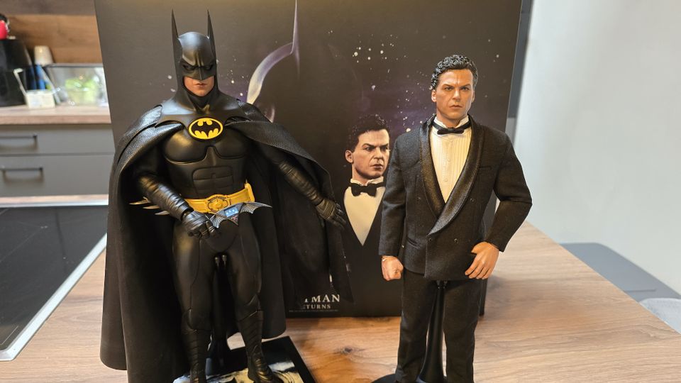 Hot Toys MM294 | Batman & Bruce Wayne | Mit OVP+Shipper+Vollständ in Neuss