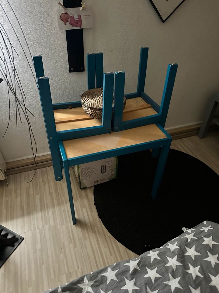 Kindertisch mit  2 Stühle in Fröndenberg (Ruhr)