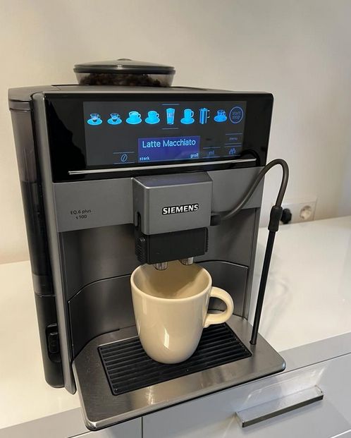 Siemens EQ.6 plus s100 Kaffevollautomat in Stuttgart