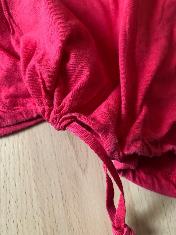 T-Shirt rot Levi´s Größe M in Buseck