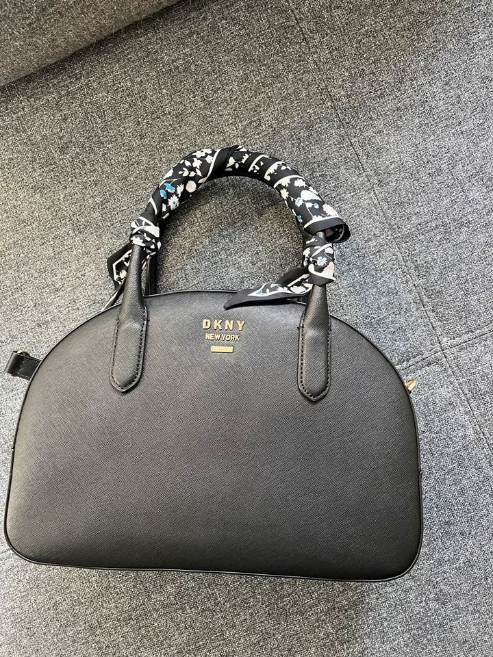 DKNY Schwarze Handtasche Henkeltasche NEU ECHTLEDER ‼️ in Hessen - Hofheim  am Taunus | eBay Kleinanzeigen ist jetzt Kleinanzeigen