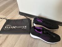 Turnschuhe / Sneaker schwarz lila Bergexperten Brandenburg - Hohenleipisch Vorschau