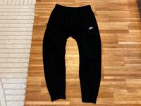 Nike Tapered Fit Jogginghose Jogger schwarz Reißverschluss M Düsseldorf - Pempelfort Vorschau