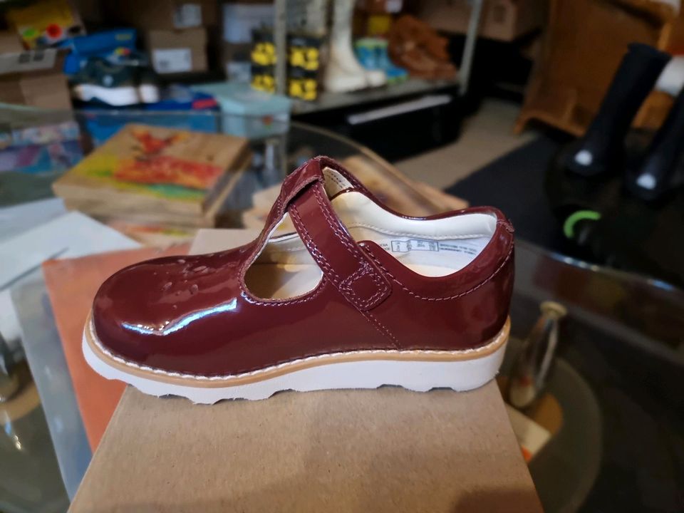 Clarks Kinder Schuhe Größe 25 rot Lackleder in Herxheimweyher