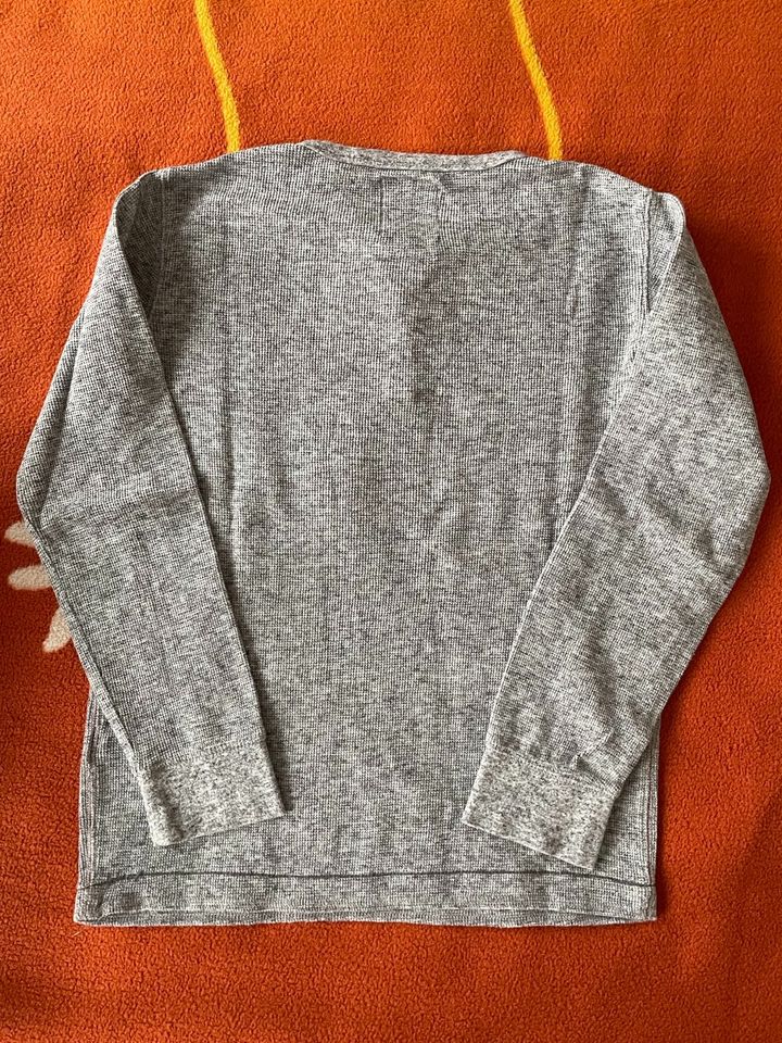 Sweatshirt/ Pullover verschiedene Größen zu verkaufen in Magdeburg