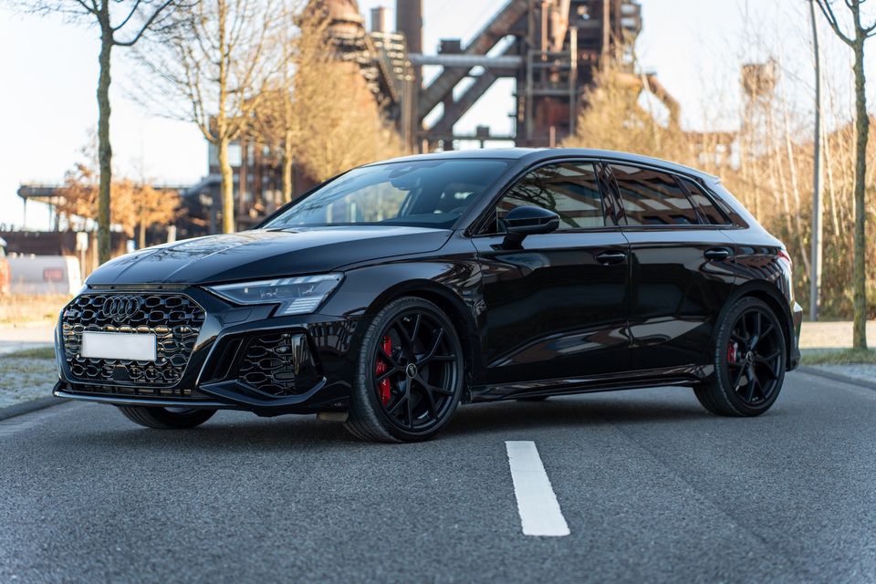 Audi RS3 2024 (400PS) Mieten Leihwagen Autovermietung in Dortmund