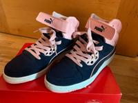 Rosa-blaue Schuhe Puma Bayern - Emskirchen Vorschau
