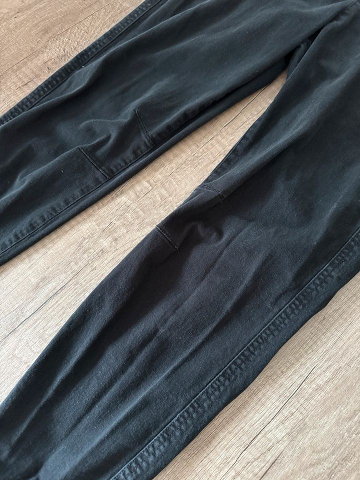 Schwarze Stoffhose H&M Gr.164 in Pentenried