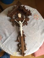 Kruzifix Kreuz Herrgott aus Holz und Porzellan antik 56cm. Bayern - Regensburg Vorschau
