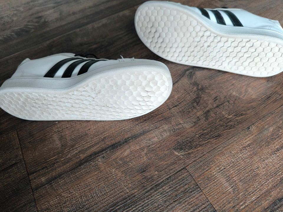 Schuhe Größe 37,5 / Adidas in Rhede