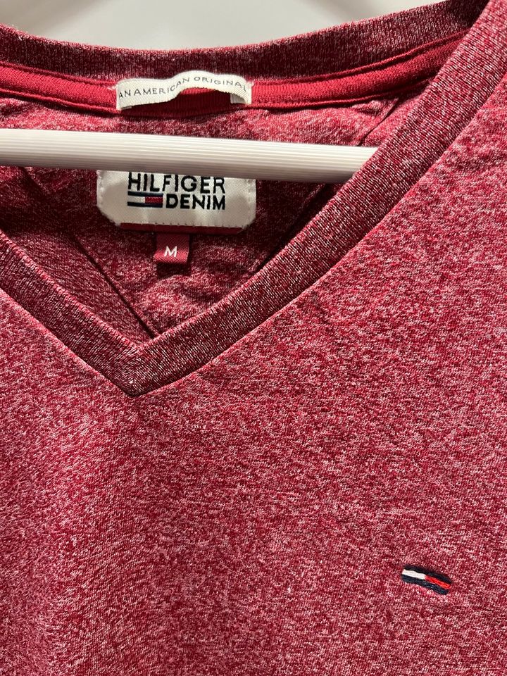 Hilfiger Denim T-Shirt rot Größe M in Heilbronn