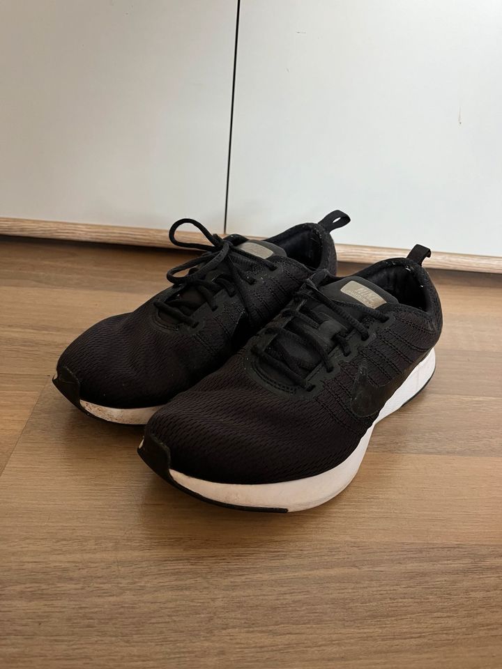 Sneaker / Turnschuhe / Nike / Gr. 36,5 in Traitsching