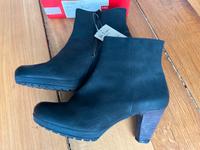 HÖGL Stiefeletten schwarzes Nubukleder Gr. 39 NEU Sachsen - Moritzburg Vorschau