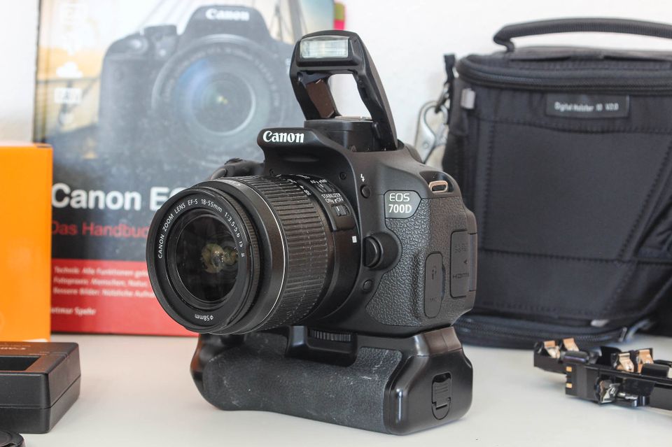 ⭐️ Händler! Canon EOS 700D Kit mit EF-S 18-55mm IS, BG,Tasche⚡️ in Schwanau