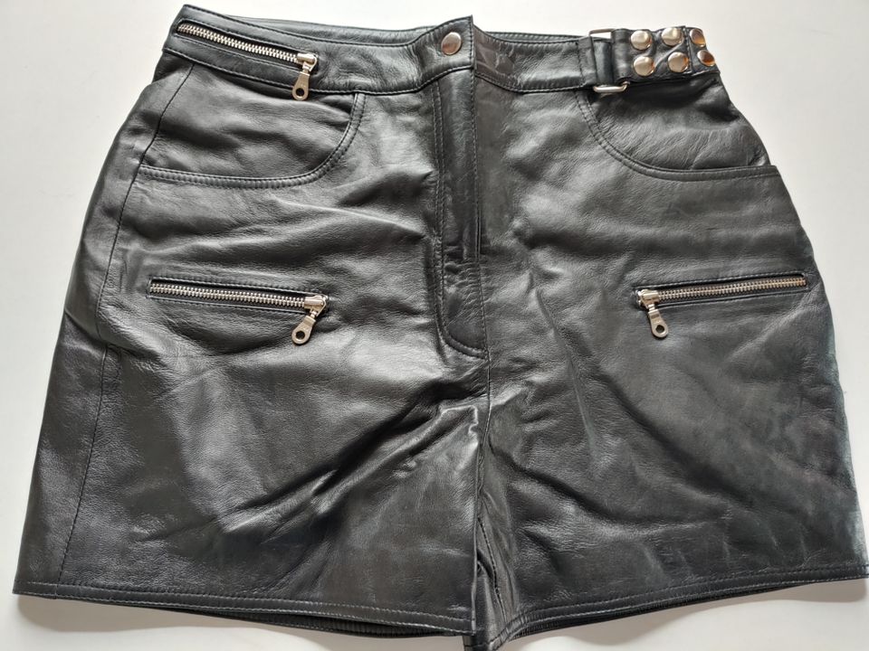 Leder Shorts schwarz Gr.38 von crazy outfits RV in Elmshorn