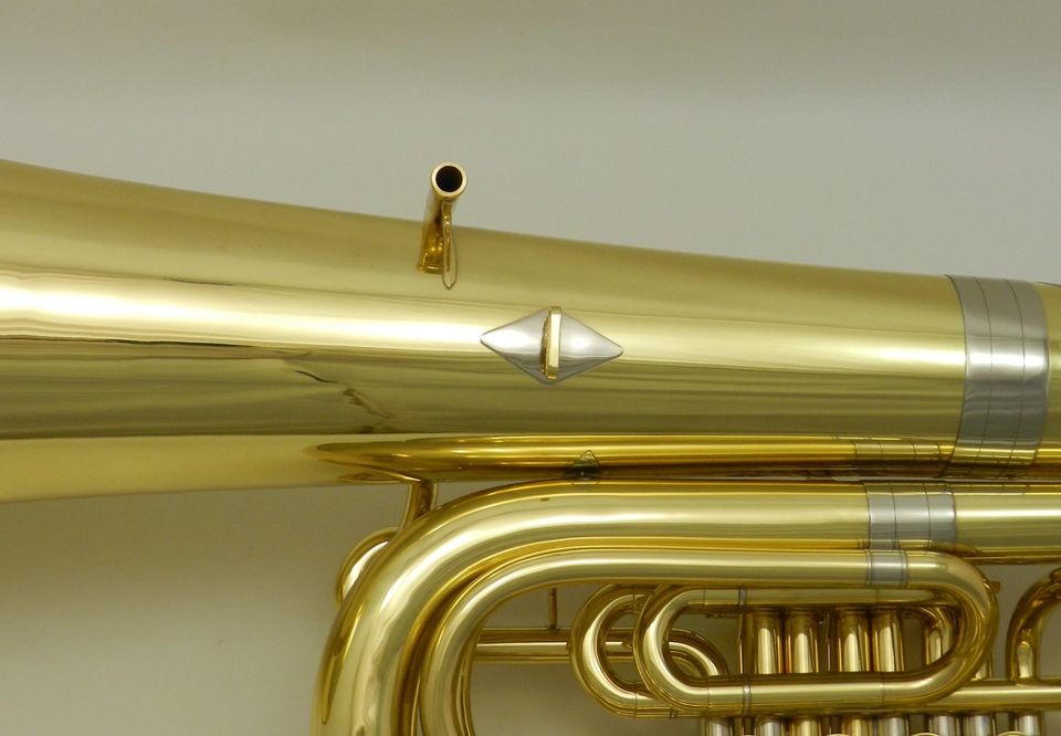 Tuba Bb Amati Lackiert Nach kompletter Renovierung DR22-212 in Görlitz