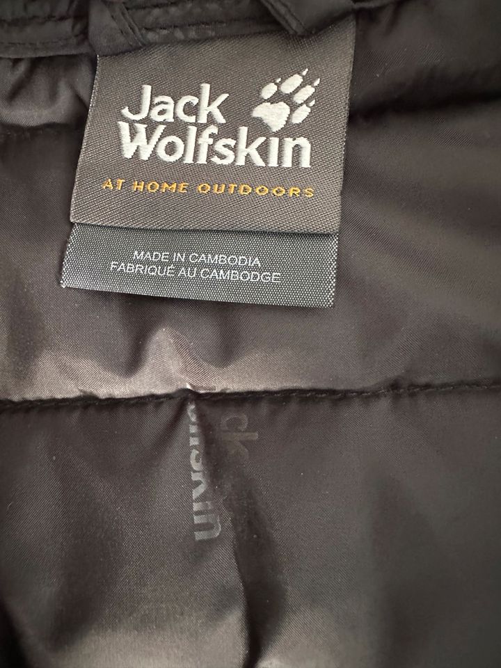 Jack Wolfskin Winterjacke Jungen Größe 140 in Ahrensfelde