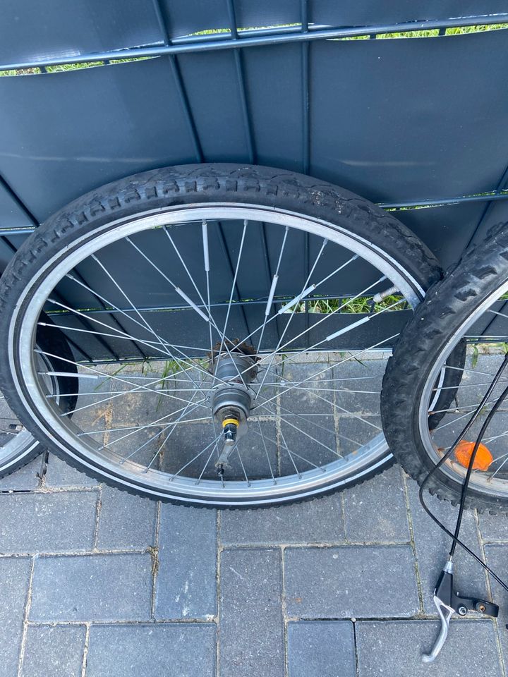 Ich verkaufe reifen Fahrrad 24 Zoll in Großenkneten