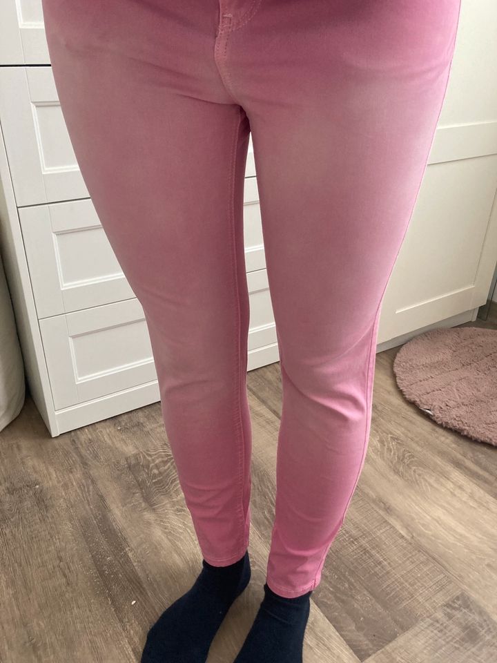 Benetton Hose pink Jeans Größe 28 in Rieste