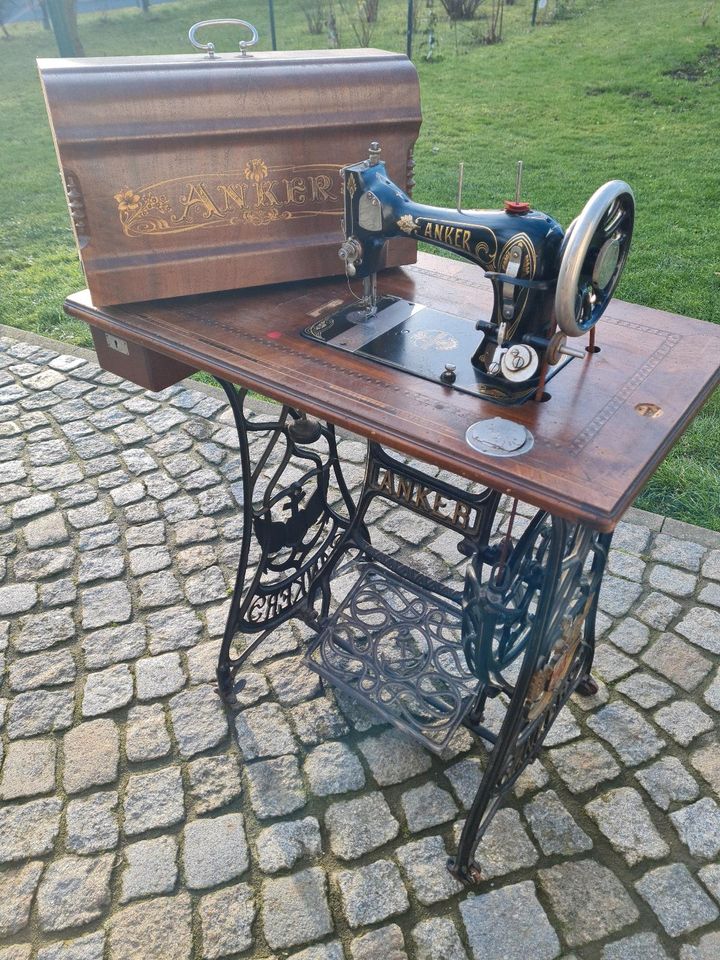 Antike "Anker" Nähmaschine in Gaußig