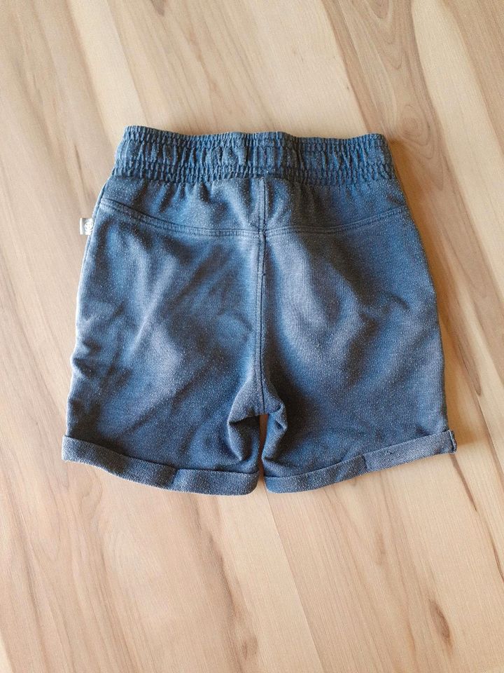 Kurze Stoffhose 98 in Witzenhausen