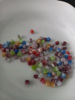 Perlen,  Würfelperlen,  bunt,  Schmuck,  Basteln,  Deko Nordrhein-Westfalen - Oberhausen Vorschau