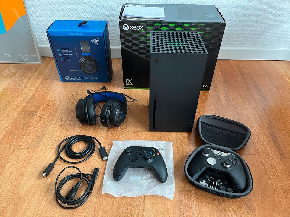 Xbox Series X Schwarz 1TB OVP + Elite 1 Controller + Kraken HS in Stuttgart