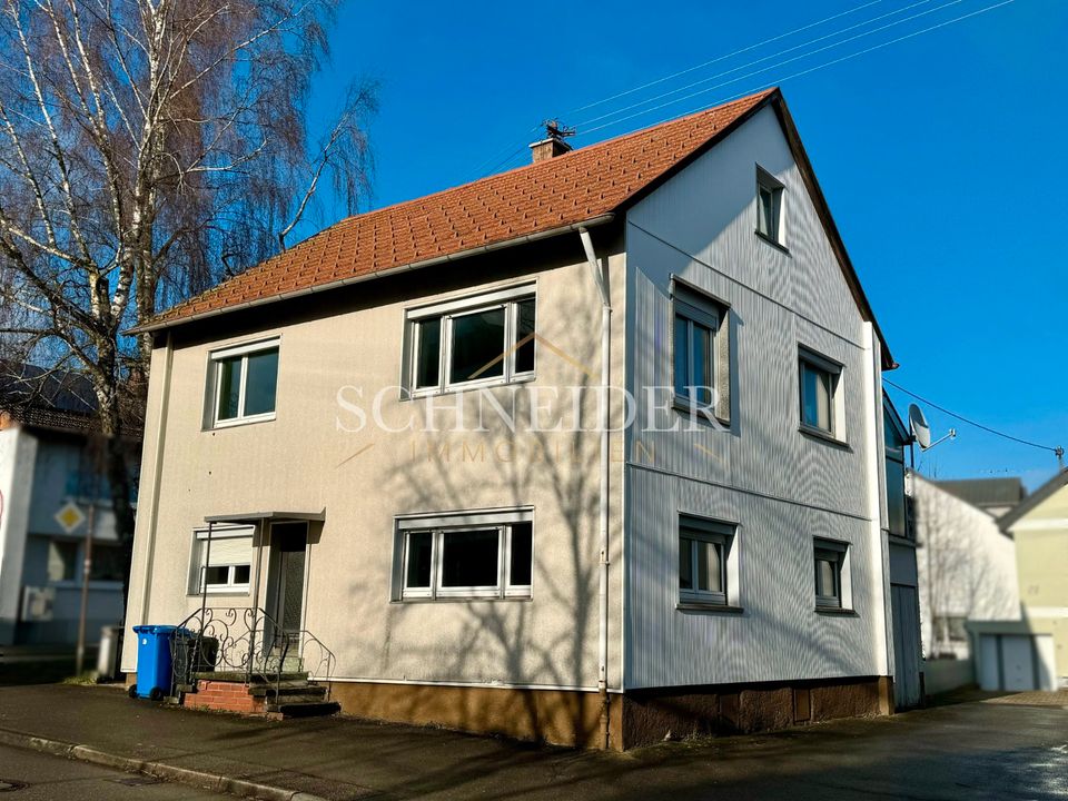 Kapitalanlage oder Eigenheim: Ein-/Zweifamilienhaus mit großem Potenzial in Aichhalden! in Aichhalden