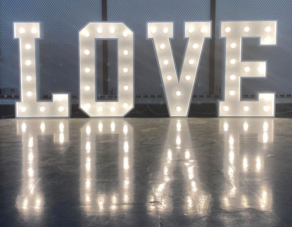 XXL LOVE Buchstaben für Hochzeit Feier mieten leihen Verleih in Oerlinghausen