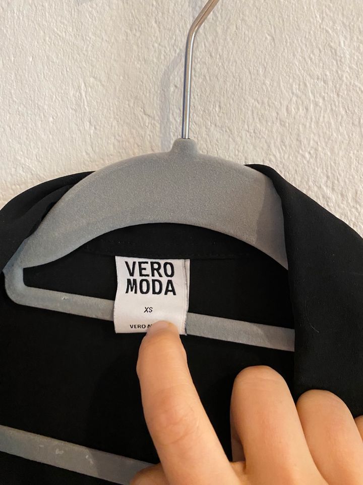 Vero Moda Bluse schwarz transparent in XS in Bad Vilbel