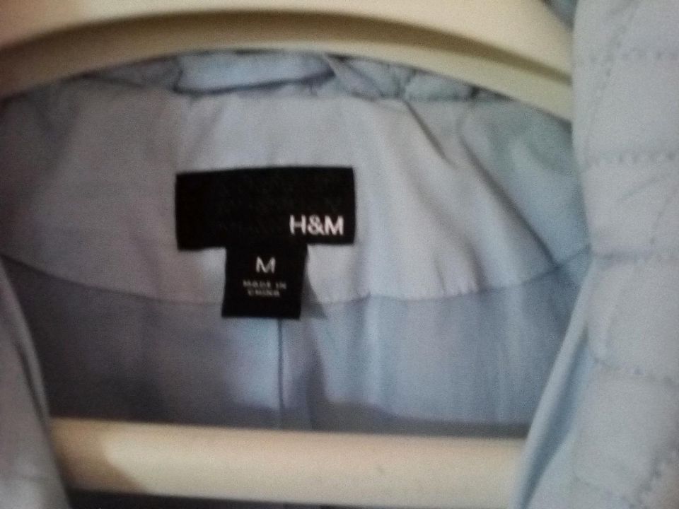 Leichte Damen Sommerjacke H & M gesteppt Hellblau Größe M gut erh in Delmenhorst