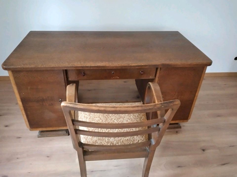 Schreibtisch massiv Holz und Stuhl in Cunewalde