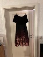 Schönes Midi-Kleid Plissee und Blumen british style Gr 38 Bayern - Lautertal Vorschau