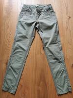 s.Oliver, Damen, 2 Chinohosen, neuwertig, oliv&beige, 34 Bayern - Geretsried Vorschau