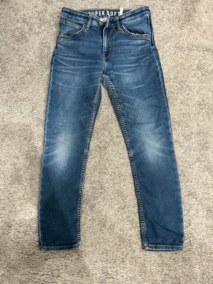 H&M super soft Jeans gr. 146 in Duisburg