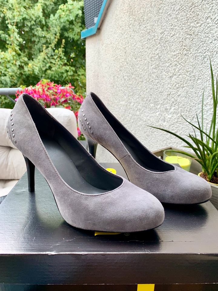 Pumps / High Heels von Esprit, grau, Gr. 38, NEU in Butzbach