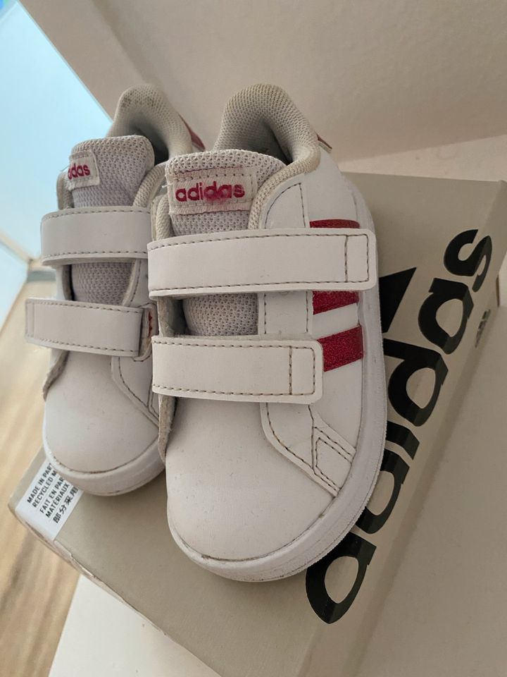 Adidas Kinderschuhe in Berlin