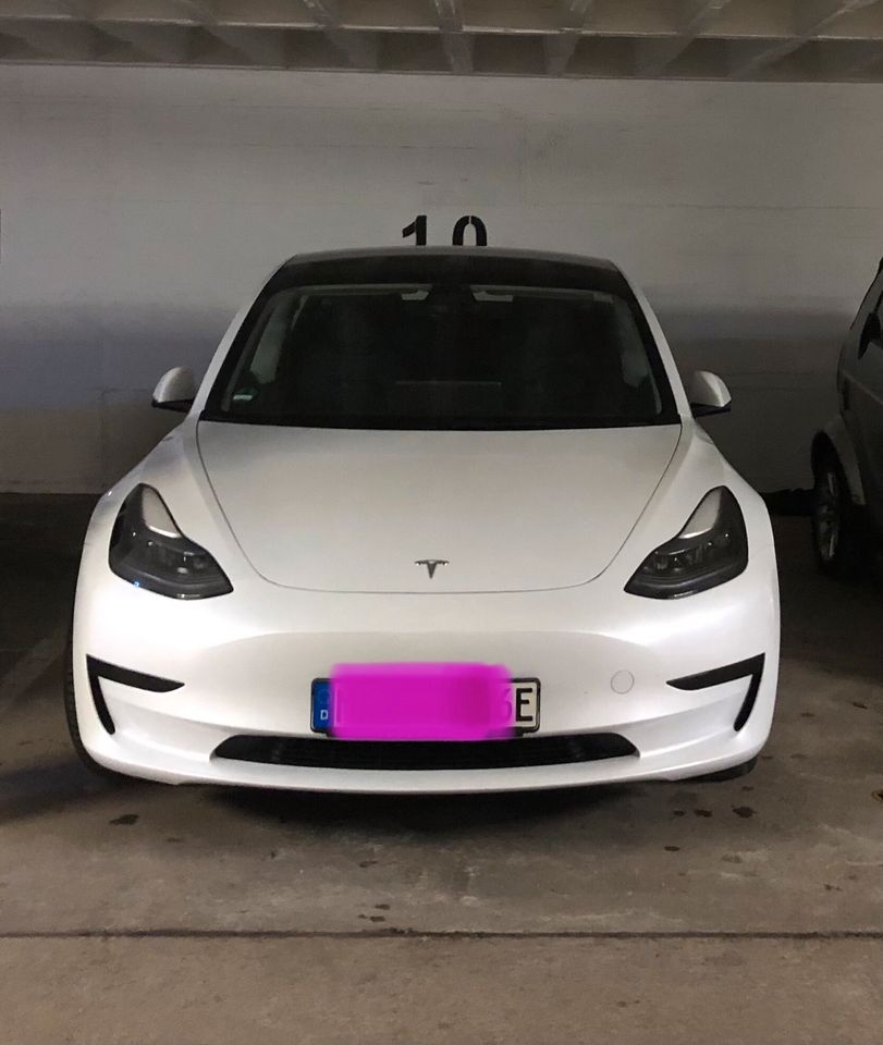 Tesla Model 3 RWD | 9.500 km| 11/2022 | wie neu in München