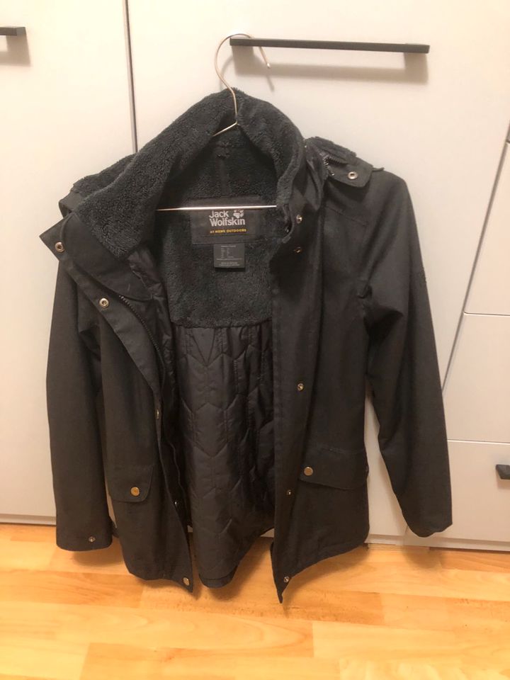 Schwarze Jacke Jack Wolfskin in Mühlheim am Main