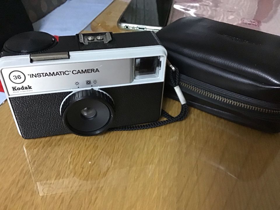 Alter Fotoapparat mit Tasche in Rommerskirchen