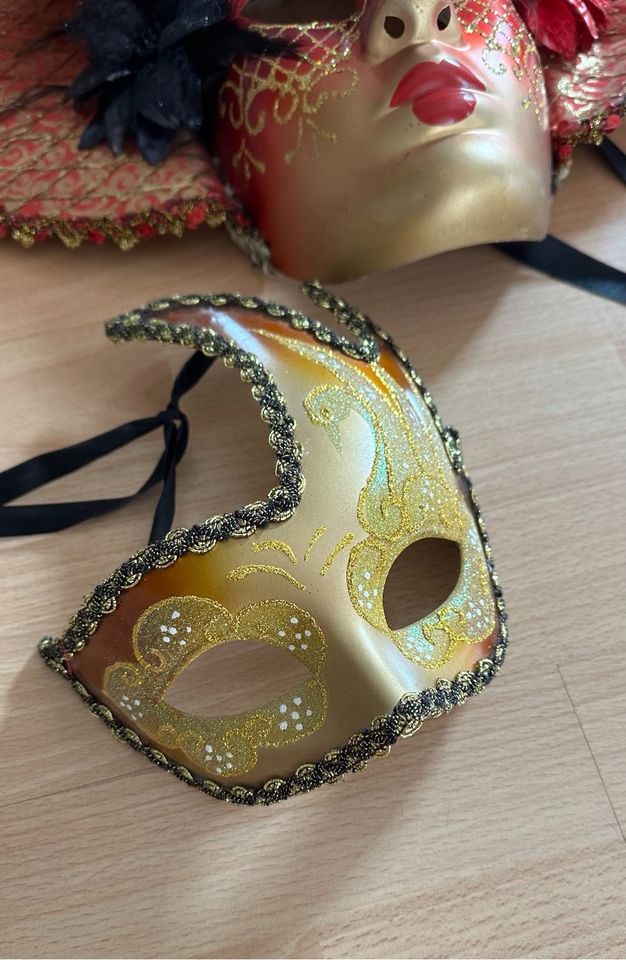Karnevalsmasken, Ballmasken, Maske; aus Spanien in Bergfelde
